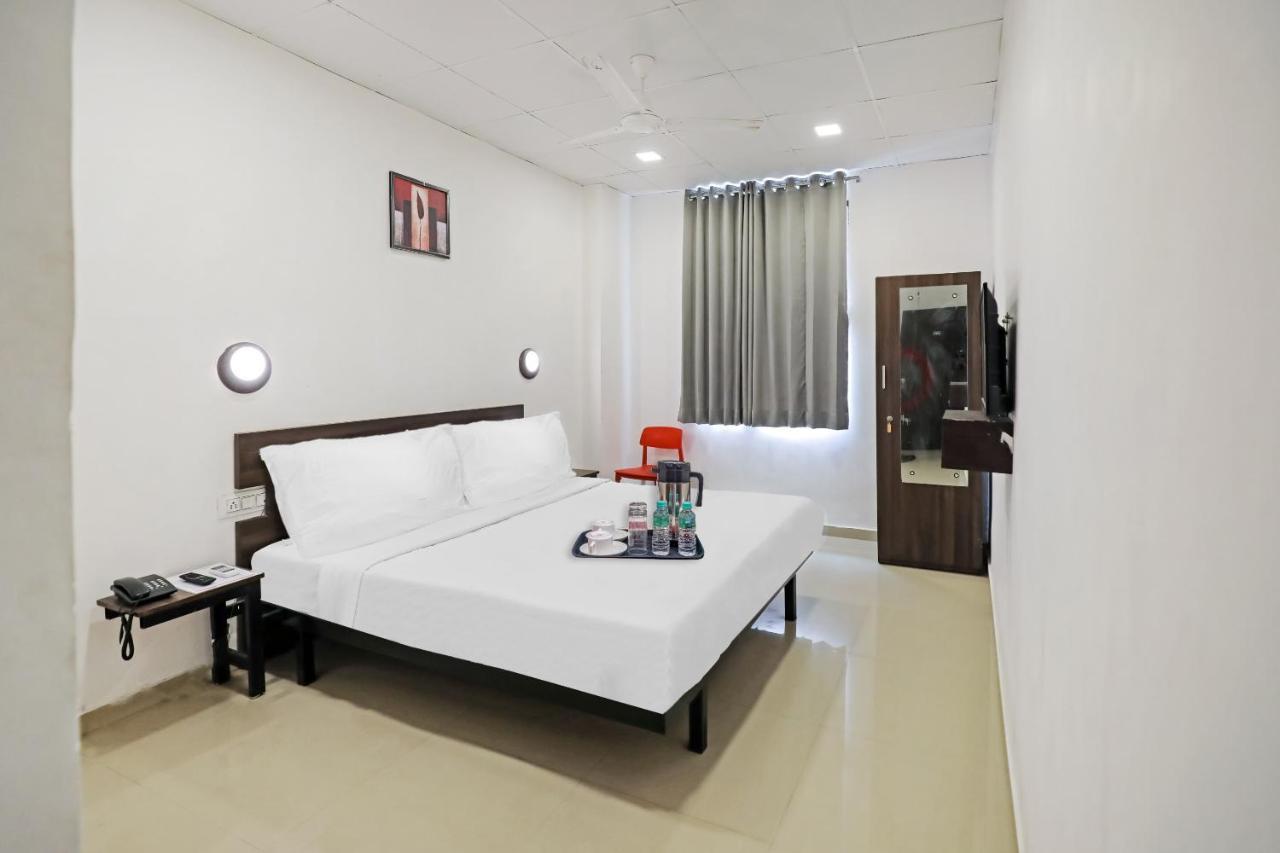 Hotel Gokul Solitaire, Surat Bhatha Ngoại thất bức ảnh