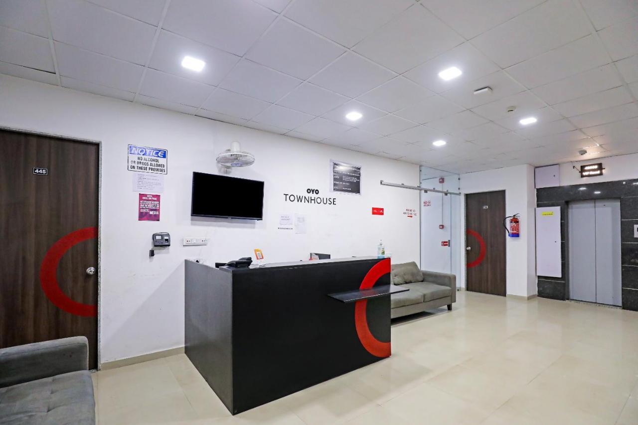 Hotel Gokul Solitaire, Surat Bhatha Ngoại thất bức ảnh