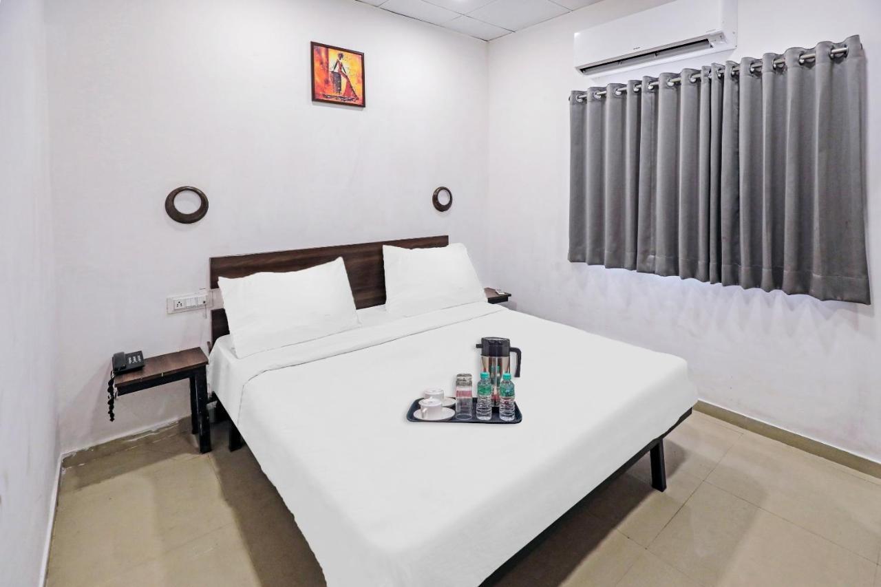 Hotel Gokul Solitaire, Surat Bhatha Ngoại thất bức ảnh