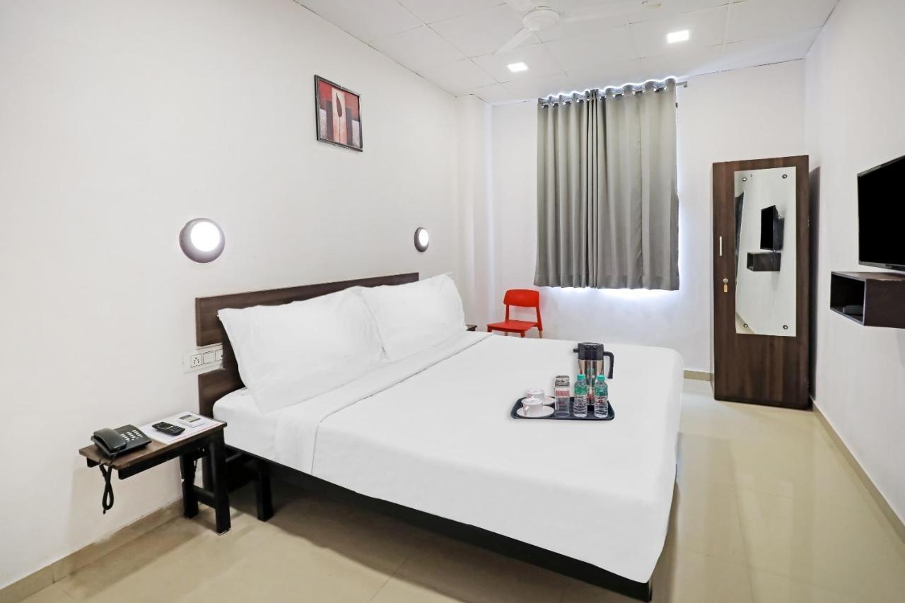 Hotel Gokul Solitaire, Surat Bhatha Ngoại thất bức ảnh