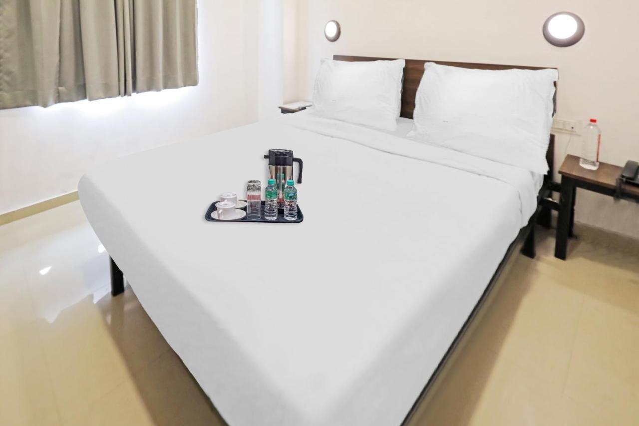 Hotel Gokul Solitaire, Surat Bhatha Ngoại thất bức ảnh