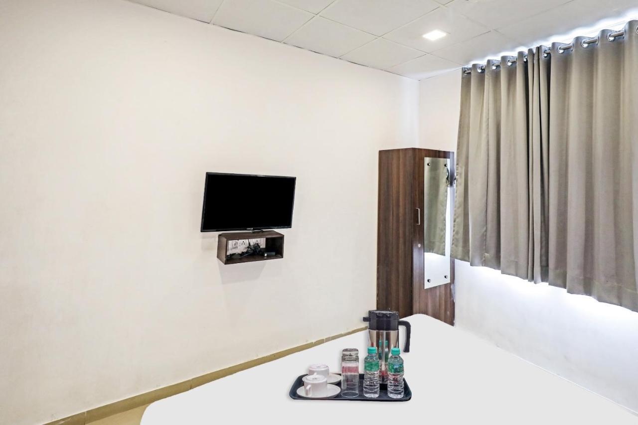 Hotel Gokul Solitaire, Surat Bhatha Ngoại thất bức ảnh