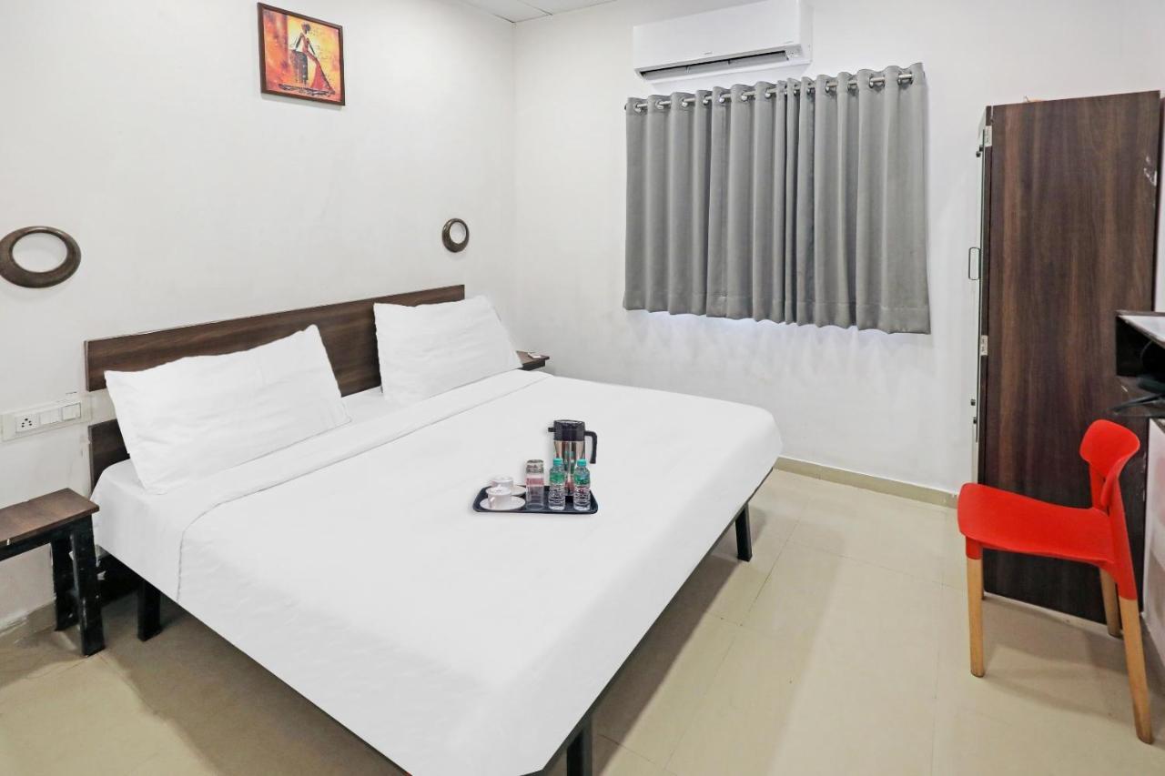 Hotel Gokul Solitaire, Surat Bhatha Ngoại thất bức ảnh