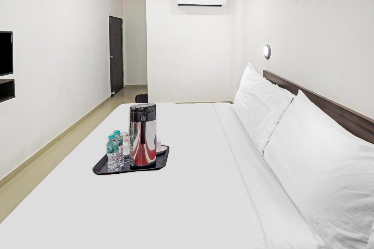 Hotel Gokul Solitaire, Surat Bhatha Ngoại thất bức ảnh