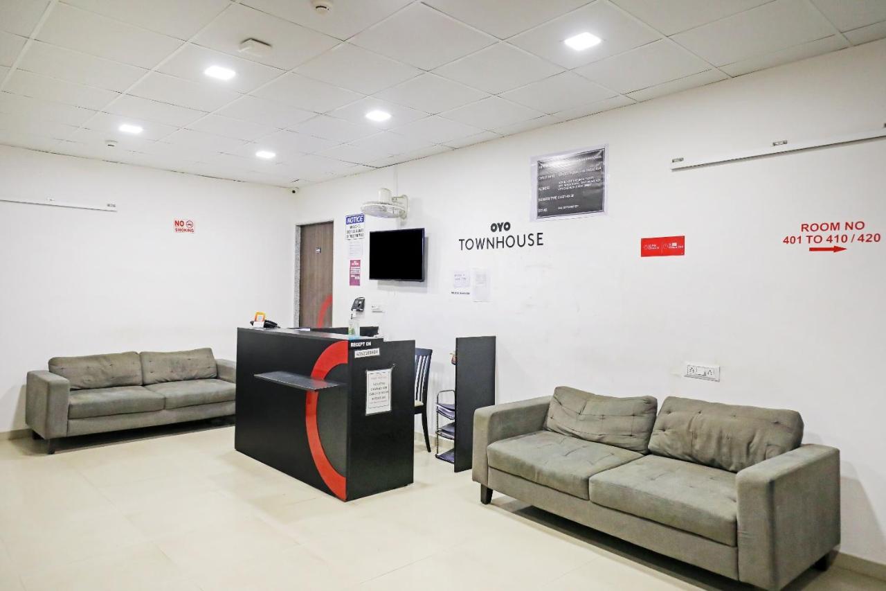 Hotel Gokul Solitaire, Surat Bhatha Ngoại thất bức ảnh