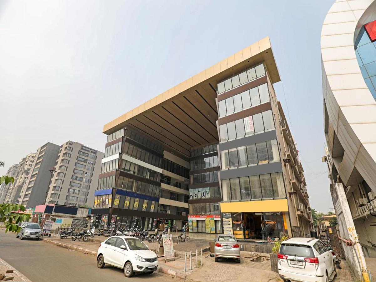 Hotel Gokul Solitaire, Surat Bhatha Ngoại thất bức ảnh