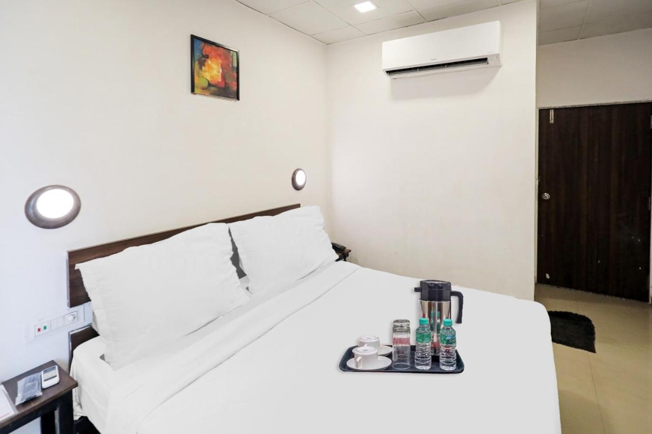 Hotel Gokul Solitaire, Surat Bhatha Ngoại thất bức ảnh