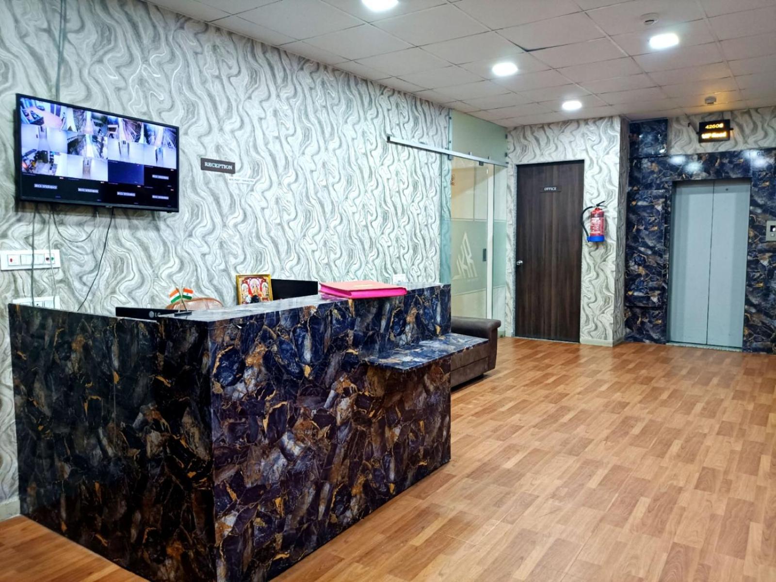 Hotel Gokul Solitaire, Surat Bhatha Ngoại thất bức ảnh