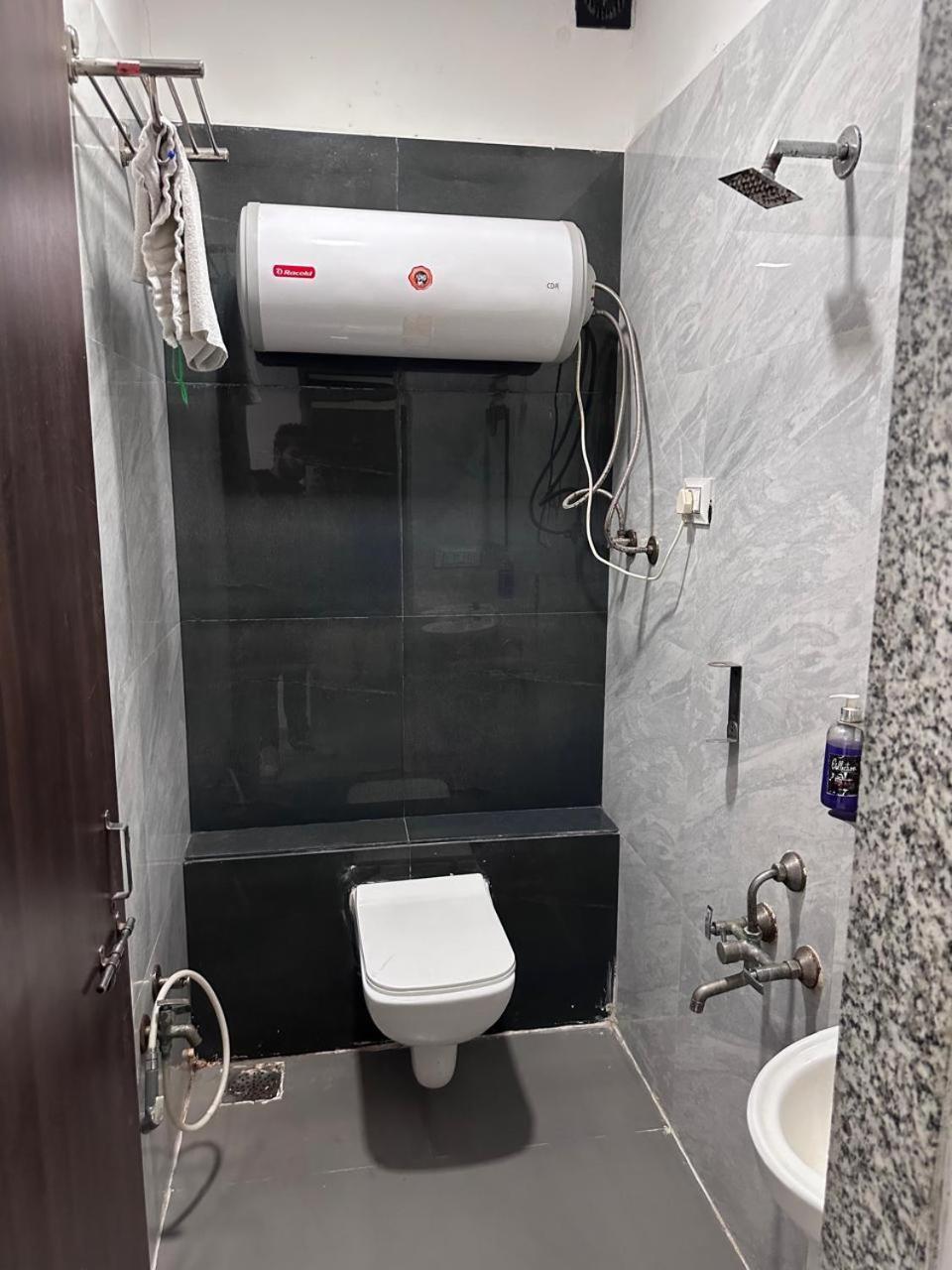 Hotel Gokul Solitaire, Surat Bhatha Ngoại thất bức ảnh