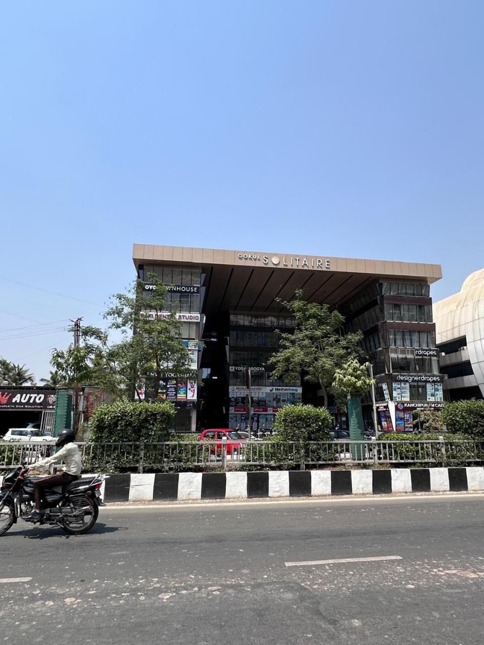 Hotel Gokul Solitaire, Surat Bhatha Ngoại thất bức ảnh